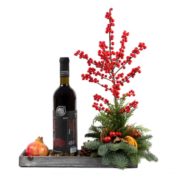 Christmas arrangement with wine on a wooden plate