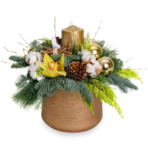 Golden arrangement with fir, ornaments and candle in a clay pot