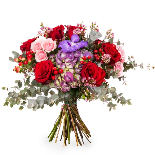 Bouquet with hydrangea and red roses